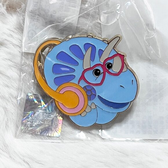 🔮 5/$25 Disney Toy‎ Story Trixie Headphones Pin - Picture 1 of 3